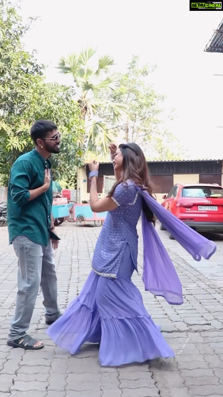 Jasmin Bhasin Instagram - bina aag lage hi poore saddd jayenge… #moreysaiyaanji @jasminbhasin2806