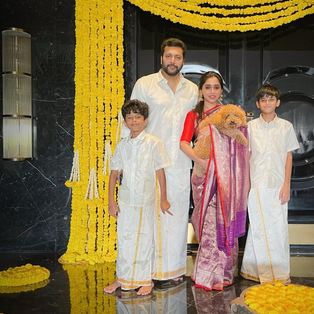 Jayam Ravi Instagram - தீபாவளி நல் வாழ்த்துக்கள் 🙏🏼