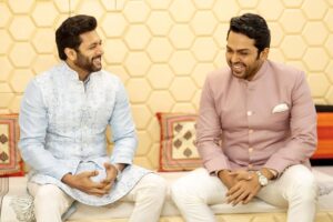 Jayam Ravi Instagram - PS and VT chilling before Kapil Sharma Show 😊

Karthi 
Styled By: @praveenraja
Style team: @naushad_ahmed97 @inaz_farhan 

Jayam Ravi 
Styled by: @team___e
Style team: @ekalakhani @malinikarthikeyan @themisvanessa @nivedidha_koliyot @nupur_p @arzoonagraik 

📸 @arunprasath_photography