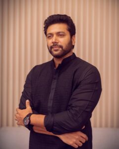 Jayam Ravi Instagram - #PS1 Promotions 

Kurta: @tasvafashion

Styled by @team___e
Style team : @ekalakhani @malinikarthikeyan @themisvanessa @nivedidha_koliyot @nupur_p @arzoonagraik

Photographed by @vasanthphotography

#PS1 #PonniyinSelvan #JayamRavi #TeamE