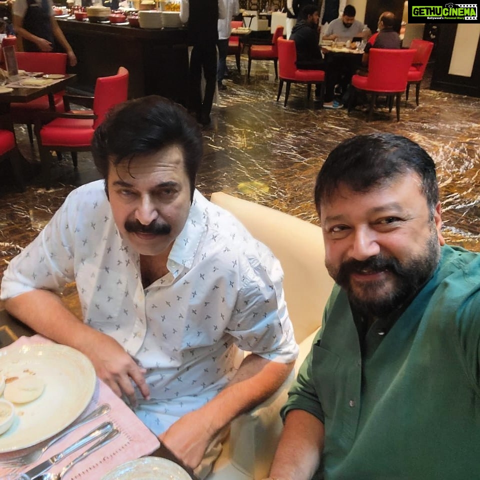 Jayaram Instagram - Bumping into our own @mammootty in Hyderabad for telugu movie shoots ❤️