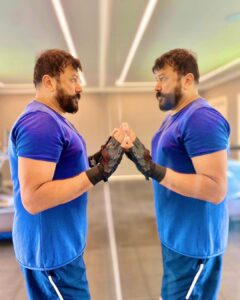 Jayaram Instagram - Smile at it and it smiles back at you 
.
.
#gym #gymlife #healthylifestyle #healing #home #work #hustle