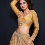 Jennifer Winget Instagram - Hello Monday!! ☀️💛 Outfit @jigarmaliofficial Nath @narayanjewels Ring @anaqajewels Styled by @natashaabothra Team @priyankaa.a_91 @dhwaniivithalani_22 Makeup @sonamvaghani.mua Hairstylist @hairbysharda 📸@ashish_ojha_photography