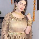 Kainaat Arora Instagram - Happy Deepawali 🪔 to All my beautiful well wishers and everybody around the world 🌍 . Stay blessed 🪔🪔🪔🪔🪔 . #kainaatarora Saharanpur