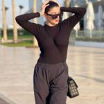 Kainaat Arora Instagram - Modest In Black 🖤 🖤 🖤 🖤 🖤 📷: #PriyankShah Burj Al Arab