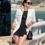 Kainaat Arora Instagram - Keep Your Face Always Towards The Sunshine ☀️ & Shadows Will Fall Behind You .. 🤍 🤍 🤍 🤍 🤍 #Kainaatarora Burj Al Arab