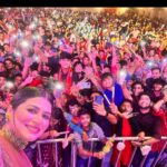 Kainaat Arora Instagram – When the whole world is standing against You.. 
just turn around and take a selfie ☺️

🌸
🌸
Patna waalo you were Love ❤️ 🙏🙏🙏🙏🙏🙏
🌸
🌸
The Biggest #Dandiya #Bash .. 
Thank you @dainikjagrannews for having me As Your guest of honour & Gratitude For so much love #PatnaWaalo for a full house #concert #KainaataroraLive #KainaataroraConcert #Kainaatarorafans #Gratitude #Humbeled #ForeverGreatful

Business manager: 📞: @business.manager_kainaat 
MUA : #Kainaataroramua
Hair : @simaraj482 Patna, India