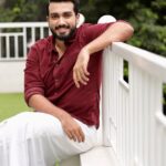 Kalidas Jayaram Instagram - Wishing you all a happy and prosperous Diwali 🪔 @kiransaphotography @kalwon_beauty @ganesh_hair_architect