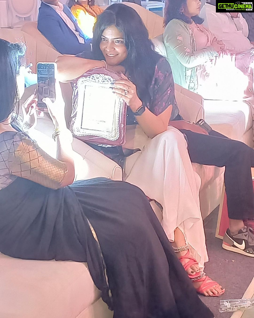 Kalpika Ganesh Instagram - Give me the spotlight and Il be the sunlight 📷 @raviprakash.kuchimanchi @vimala_ch_ my love as always capturing the kid and best of me 🤍 Also did you guys check out my PAYAL🦢 @tcei.india @manepallyjewellers_ @strishakti2022 @tcei_women_entrepreneurs_club @tea.tcei @ewoke.studio #award #strishakti2022 #oct20 #hitex #women #forwithaperspective #aboveandbeyond #ewoke #kalpika #iamkalpika
