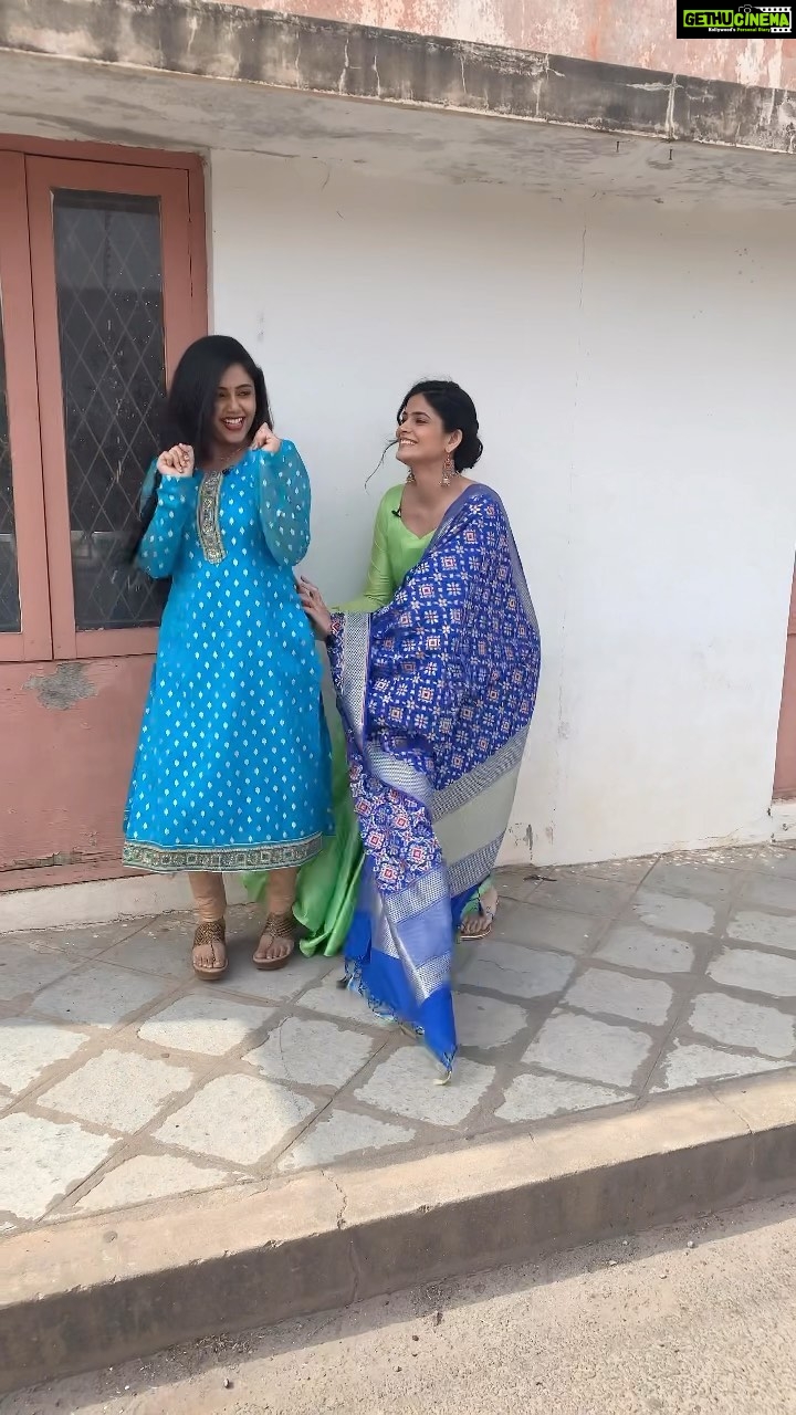 Kalpika Ganesh Instagram - @thenameis_annie and me just love DANCE During the promotion for LOSER SEASON2 for @etvplusindia CASH program with our very own @kanakalasuma akka Wanted to give best entry on stage so a quick session of running through the steps @ramojifilmcity on 26th January Don’t forget to enjoy how we enjoy missing our steps too😂 @saipallavi.senthamarai @chayakkineni @kammula.sekhar @iammangli @pawanch @adityamusicindia #cash #etvcash #sumaakka #dance #sarangadariya #saipallavi #lovestory #mangli #sekharkammula #nagachaitanya #reels RamojifilmCity-Hyderabad