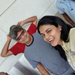 Kalpika Ganesh Instagram – After insisting him for atleast 20 times and reminding him he will miss out an opportunity to be capturing this flying jhatt that’s me
Then he gets these beautiful clicks on phone
Love you anna @ranganathbadri 

#garfield #yellow #hoodie #brothersisterlove #phonephotography #sunrise #hyderabad #dubaireturn #dubai #kalpika #iamkalpika Fairfield by Marriott Hyderabad Gachibowli