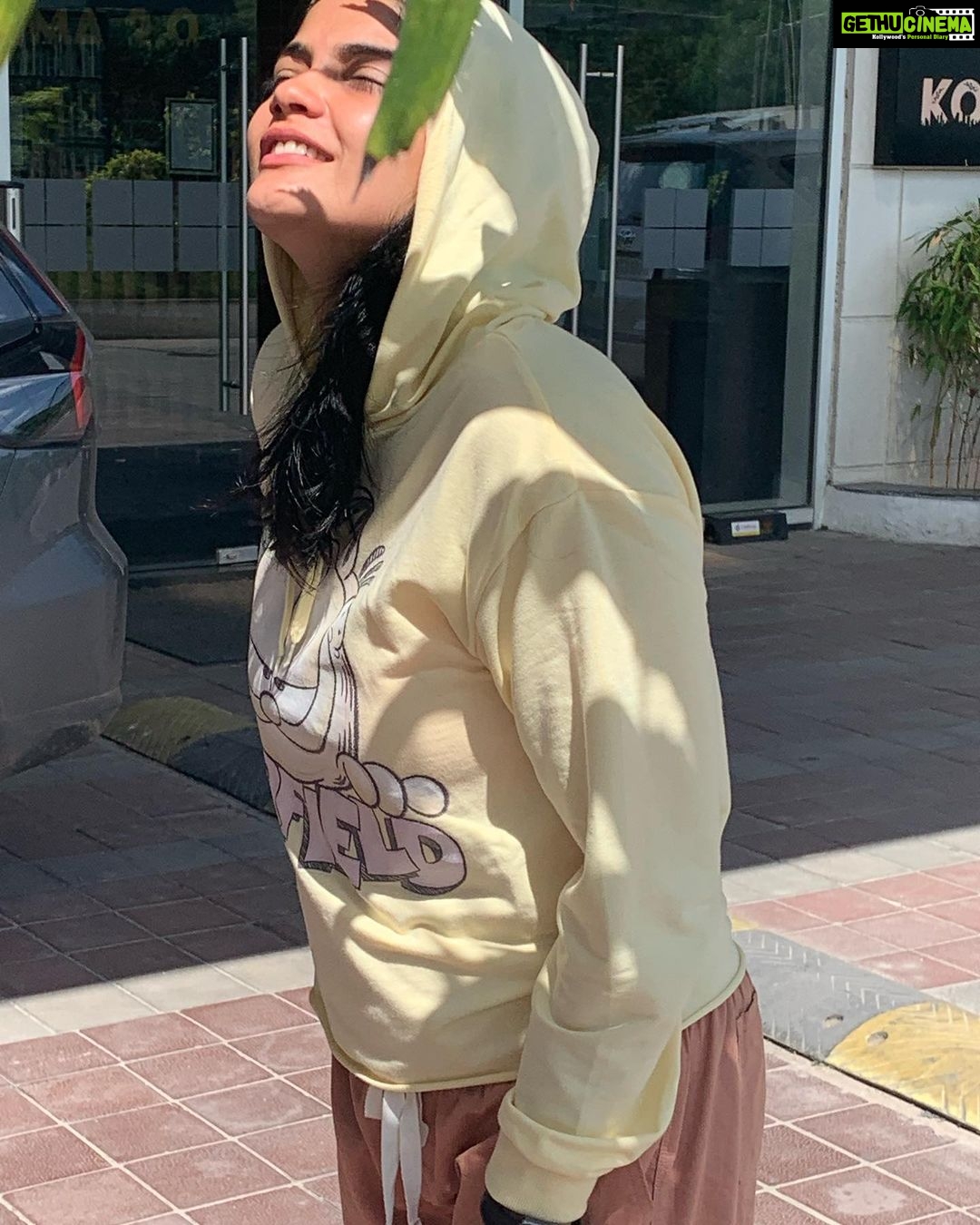 Kalpika Ganesh Instagram - Bliss and Blessed My lil nephew who does not want to call me aunty clicks this beautiful SUNKISSED shots #garfield #yellow #sunkissed #cousins #bestevening #hyderabad #tall #hoodie #shadows #iamkalpika #kalpika #yellowmellow #favcolor Fairfield by Marriott Hyderabad Gachibowli