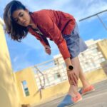 Kalpika Ganesh Instagram - Coz I miss @mounagummadi big time As she does not get it Mounam ga ne untava papa👻 Phone clicked by @harish_aritakula ❤️‍🔥 MUH - @makeupbykrishnaveni Idea naade anuko😇 #goodevening #iamkalpika #kalpika #sky #terrace