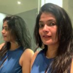 Kalpika Ganesh Instagram - IRRESISTIBLY ME💙🤍💙 Earrings @lowlaaku Wardrobe @ewoke.studio #iamkalpika #kalpika #blue #favcolor #mirrorselfie #iphonexr #iphonephotography