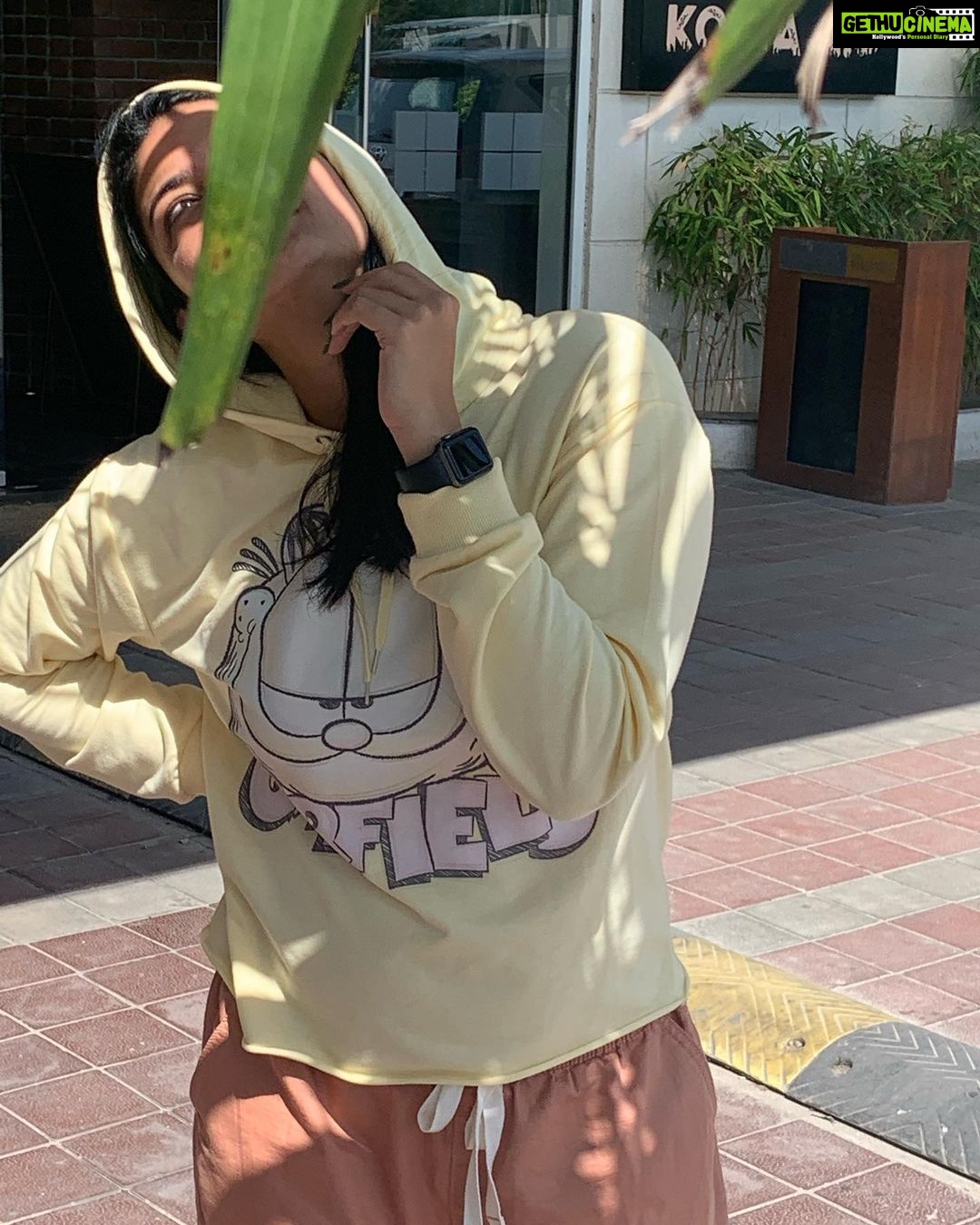 Kalpika Ganesh Instagram - Bliss and Blessed My lil nephew who does not want to call me aunty clicks this beautiful SUNKISSED shots #garfield #yellow #sunkissed #cousins #bestevening #hyderabad #tall #hoodie #shadows #iamkalpika #kalpika #yellowmellow #favcolor Fairfield by Marriott Hyderabad Gachibowli