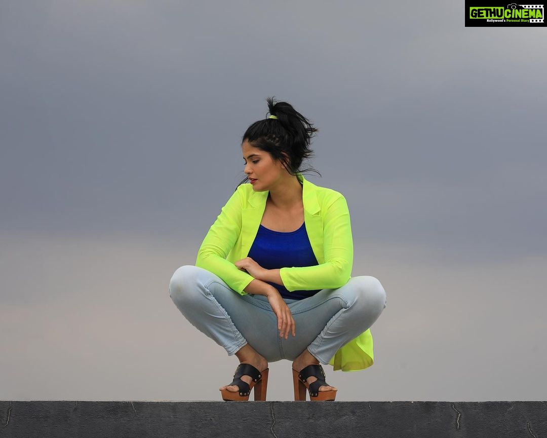 Kalpika Ganesh Instagram - A coffee a Day Makes KALPIKA Slay Jacket by @saja_official.in MUH @stylingbyavantisha đ¸ @karteeksivagouni #slayer #slay #pose #highheels #squat #profile #candid #sky #jacket #fluorescent #radium #pony Uppal
