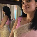 Kalpika Ganesh Instagram - 💕🤍💞 #saree #sareelove #iamkalpika #kalpikaganesh #pink #babypink #sleeveless #candid #mirror #iphonexr #phoneclicks #noedit Amritara Aura Goa