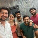 Kalpika Ganesh Instagram - This bunch of directors always is a VIBE @krishnachaitanya.dir @sadinenipavan @munna_thedirector @sudheerkvarma Clubhouse lo kalsi racha chesam And kalsina prathi saari Ade tradition avthundi💞 #randomcatchups #directors #tfi