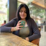 Kalpika Ganesh Instagram – KOFFEE with KALPIKA🤍❤️‍🔥

Soon on that show hopefully👻👻

#candid #coffee #natural #iphonexr