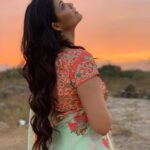 Kalpika Ganesh Instagram - Zoom it to feel it❤️‍🔥 Saree by @stylusdesignerstudio #saree #longhair #nosepin #sunrise #eakam #onset #curls #longhair #jhumki #orange #kalpika #iamkalpika #phoneclicks #lighting