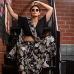 Kalpika Ganesh Instagram - Make way for SWAGster🤍🖤🤍 Floral customised printed saree by @saja_official.in MUH @stylingbyavantisha 📸 @karteeksivagouni #blacksaree #florals #kalpika #kalpikaganesh #iamkalpika #sajaofficial #mixnmatch #styling #attitude #swag #pose Froth The Cafe Bar
