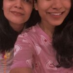 Kalpika Ganesh Instagram – Baby ani pilichi kottatam ante konchem kastame…. 

#telugudubsmash #feelitreelit #brahmimemes #kalpikaganesh #nehaness