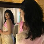 Kalpika Ganesh Instagram – KHUSHI 💞

#saree #sareelove #monsoon #destinationwedding #majhaa #halfwhite #babypink #sleevelessblouse #kalpika #kalpikaganesh #saja #sajaofficial #goa #mehandi Amritara Aura Goa
