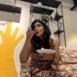 Kalpika Ganesh Instagram – Did anyone say Blueberry Cheese Cake🫐🧀

My heart felt so happy visiting this place @echoescafeindia for many reasons
Friends💙
Ambience🤍
Food💙
Vibes🤍
Pricing💙
Service🤍

The biggest reason is when you visit this place personally it will melt your heart and make you happy too

Do yourself a favour and visit @echoescafeindia 
These candids taken by my love @photographyby.e.a 

#echoes #echoeslivingroom #newplaces #hyderabad #food #friends #kalpika Echoes Living Room