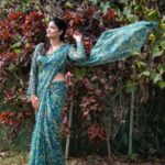Kalpika Ganesh Instagram - Peacock or Butterfly Nenu ninnu Dochufy🤣🦋🦚 MUH @mukhchitrbysilpav Clicked by @karteeksivagouni Wardrobe @sr_label_by_yaminireddy #peacock #butterfly #saree