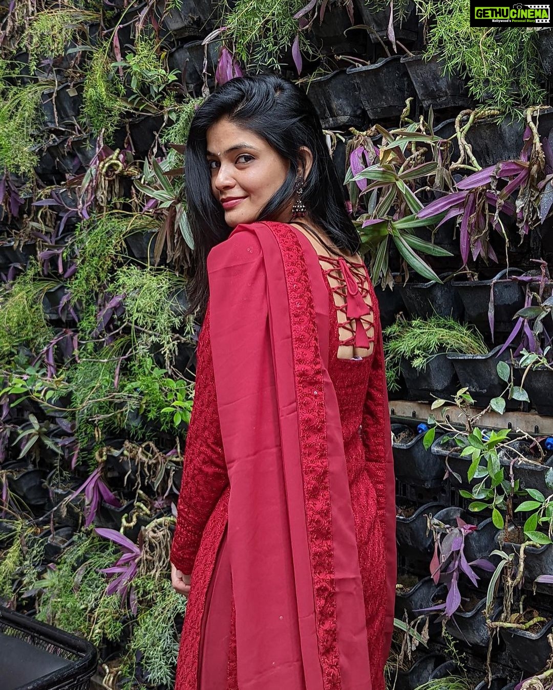 Kalpika Ganesh Instagram - Thank you @shopsneakk for making sure I get ready like a Little Red Riding Hood for this month LOVE For more of customised smart wear check out their collection ❤️ #shopsneakk #salwarkameez #red #dupatta #palazo #palazosuit Farzi Cafe, Hyderabad
