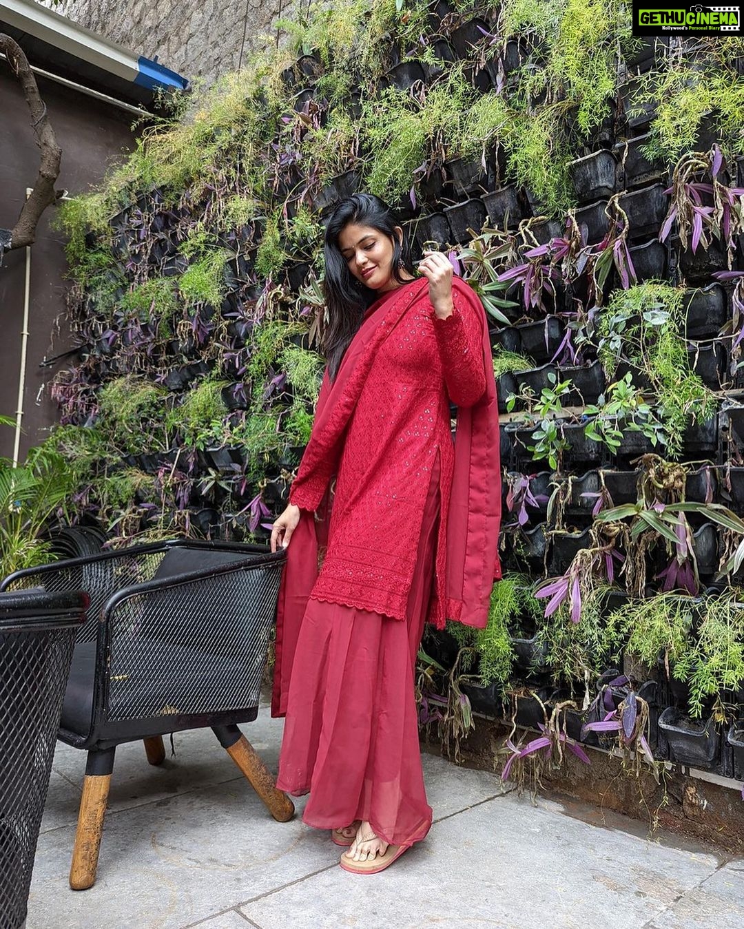 Kalpika Ganesh Instagram - Thank you @shopsneakk for making sure I get ready like a Little Red Riding Hood for this month LOVE For more of customised smart wear check out their collection ❤️ #shopsneakk #salwarkameez #red #dupatta #palazo #palazosuit Farzi Cafe, Hyderabad