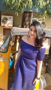 Kalpika Ganesh Instagram - When class meets mass Hair and make up @thimmappa180 boya🥰 Off shoulder gown @mounagummadi @hilodesign.co Also special mention to my DOP who hated the idea of me coming out of auto in this look @itsmeashish7 🤣😜😂 #tamil #tamilsongs #bachelormovie #tamilreels