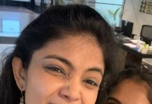 Kalpika Ganesh Instagram - @iamkalpika piece of mind eh ga? Ochesthundi...on the way 😛😂 . Location @krishnapatnam_kitchen #forummall #reels#insta#foryou#explore
