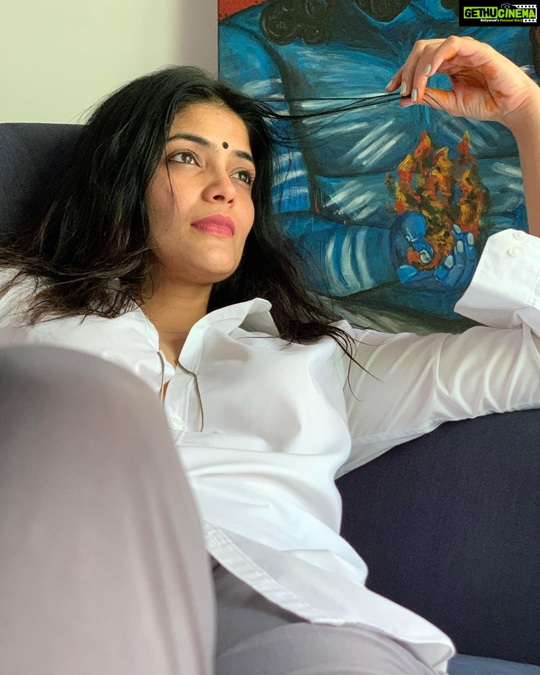 Kalpika Ganesh Instagram - Deal an uncertain scenario with grace