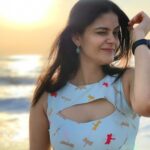 Kalpika Ganesh Instagram - Paree hoon mein Part2 @senoritasuneeta Edited by me #beach #sunrise #paree #blue #candid #throwback #shotoniphone