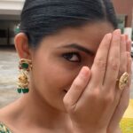 Kalpika Ganesh Instagram - Playing with camera is fun💓 Wardrobe @hilodesign.co Styling @mounagummadi Make up hair @thimmappa180 Accessories @freshpurplebyvibha #indian #orchids #weddingblouse #collarbone #embroidery #bridal #thursday #throwbackthursday