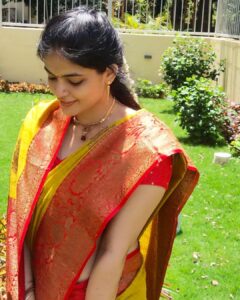 Kalpika Ganesh Instagram - Coz I like these♥️

#saree #pattusaree #realme #traditional #noedit #nofilter #phoneclicks