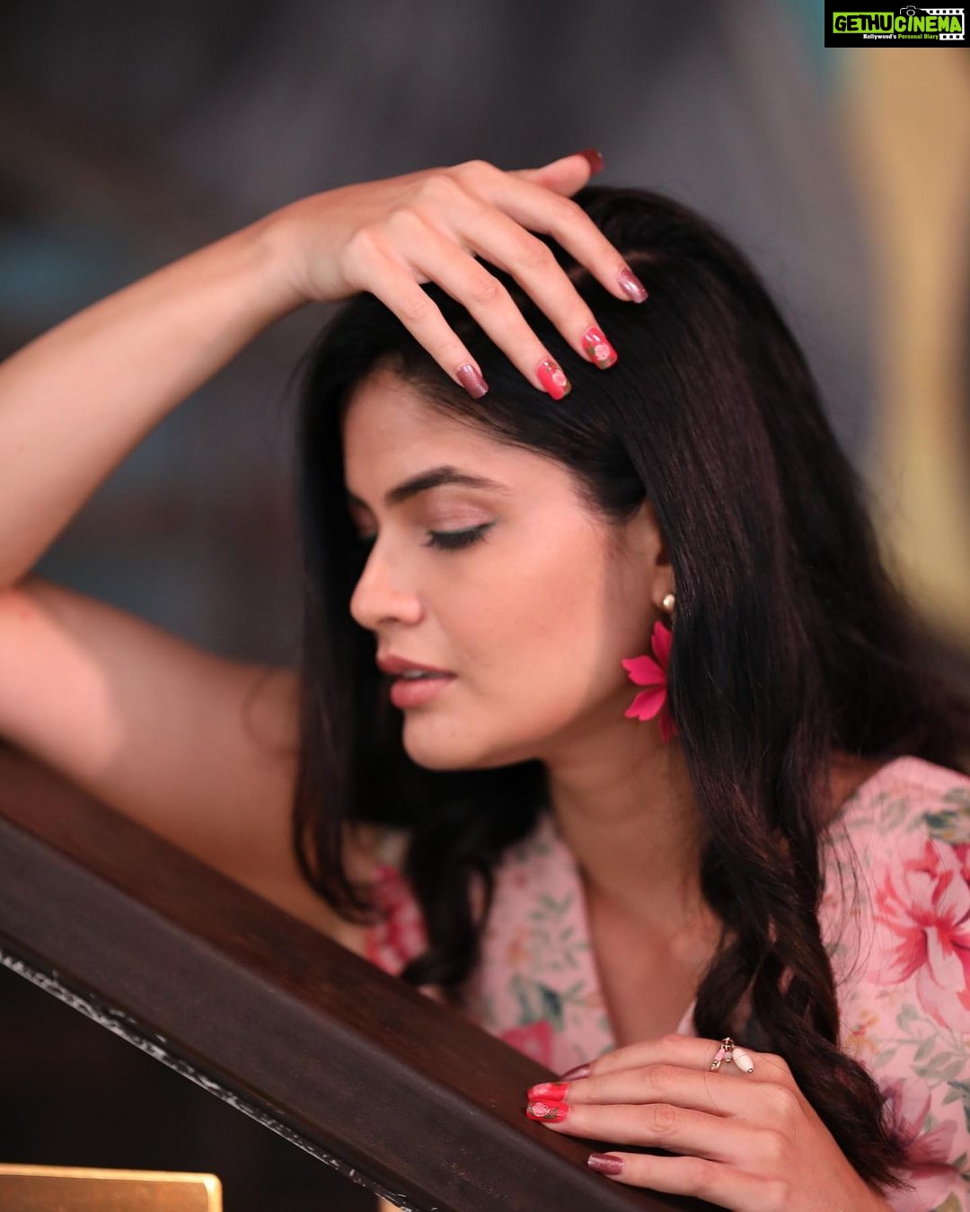 Kalpika Ganesh Instagram - Life is not perfect But your Nails can be Nails by @agratasalon @thenailbar_hyd @makeupbykrishnaveni 📸 @karteeksivagouni Styling @_anita_priya #nails #nailsofinstagram #nailbar #pretty #nailart