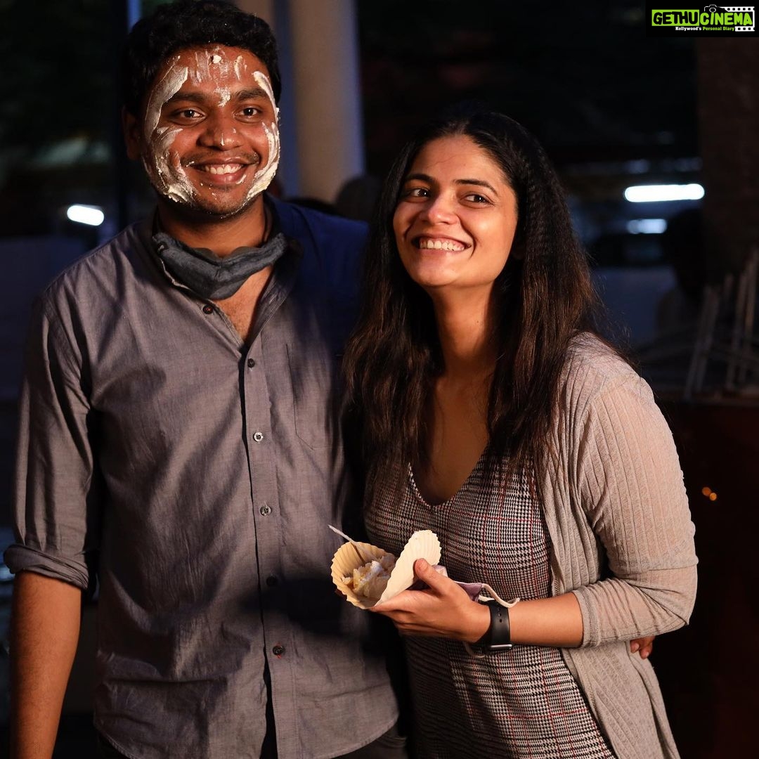 Kalpika Ganesh Instagram - Hello Mr @k.abhireddy First of all puttina rojuki jai jailu Secondly I still remember our first meet and you and me will remember for very long for sure .. I guess that mismatch made us come this long.. With all the patience and the bunch of talent that you are I wish from all my heart .. you continue to tell more stories that are soulful and would be remembered for the longest times in peoples heart ❤️❤️ You are my best man in my career A turning point !! And let’s keep this association going no matter what RUBY is gonna be special all thanks to you Thanks for smiling in the pics alongside me Knowing how camera shy person you are🥰 Thanks @bi_nikilator for a super bday capture❤️ Plz ignore @shravanmadala & @mahesh_the_filmmaker for their presence in the pic they always wanna disturb me😛😛