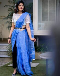 Kalpika Ganesh Instagram - I own a class which may be tricky for you to match💙🤍💙 Styling make up and hair by @makeupbykrishnaveni Captured by @harish_aritakula Saree @ivanaa.official #sareelove #differentdrape #sareedrape #contemporary #class