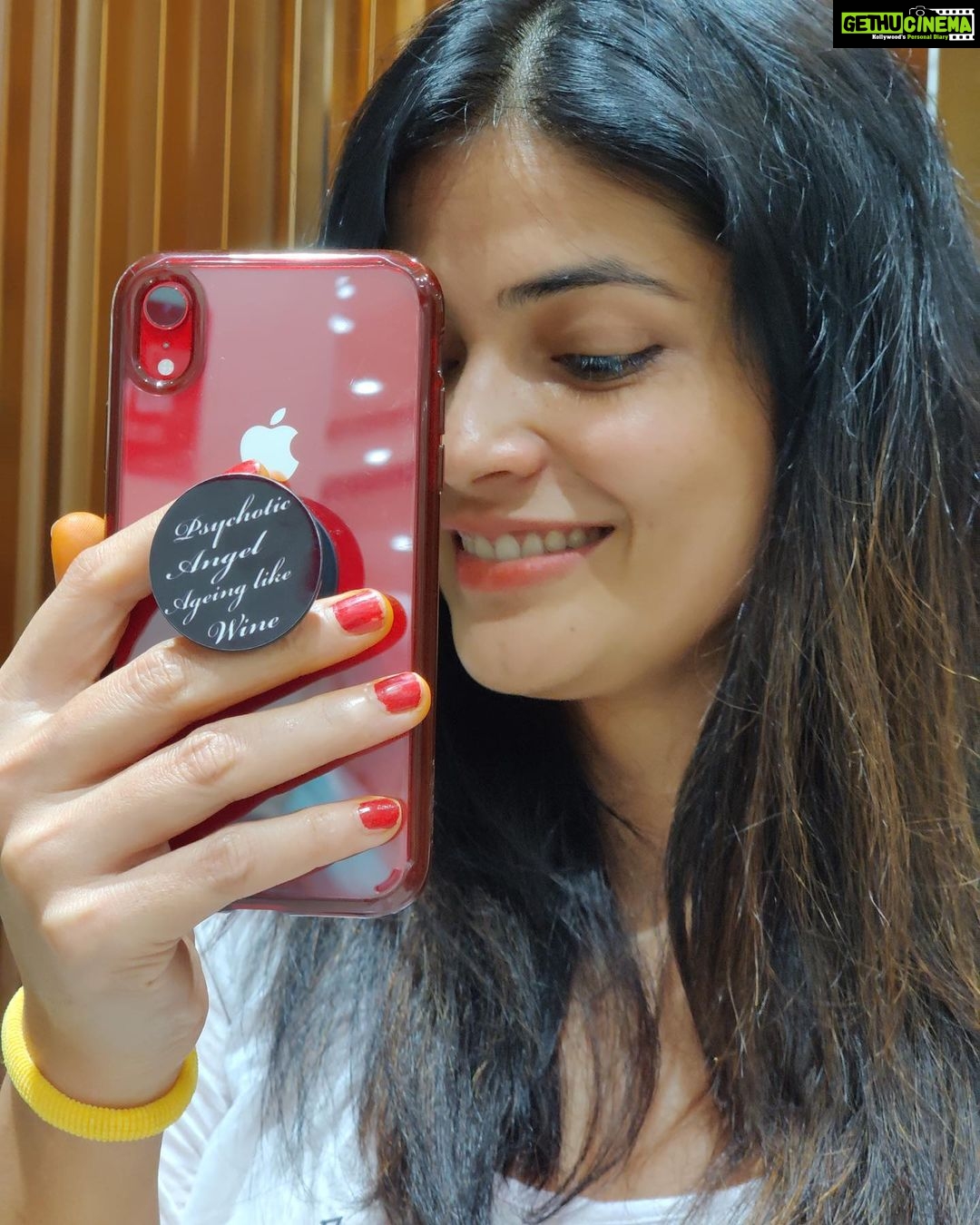 Kalpika Ganesh Instagram - When no edit and filter can do wonders Why not!! Amazing customised pop holder by @grabdbestcases And candid pic taken by @sameerchandra.n #popholder #grabdbestcases #phoneclicks #noedit #nofilter #allsmiles #positivevibes #happyweekend #saturdayvibes #goodlighting #perfectpotrait