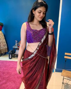 Kalpika Ganesh Instagram - There are different grades in smile My shy smile☺️ No matter what don’t stop smiling🥰 #shysmile #blush #phoneclicks #looktest #styling #saree #redsaree