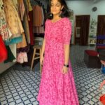 Kalpika Ganesh Instagram - When TRISHA was getting ready to get ready for FOREVERMAYBE 💗💗 Costume trials @hilodesign.co by @mounagummadi Watch now on @chaibisket YouTube channel #forevermaybe #trisha #shorthair #looktrials #costumetrials #hilodesign #mounagummadi