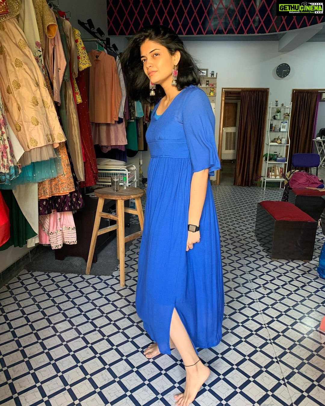 Kalpika Ganesh Instagram - When TRISHA was getting ready to get ready for FOREVERMAYBE 💗💗 Costume trials @hilodesign.co by @mounagummadi Watch now on @chaibisket YouTube channel #forevermaybe #trisha #shorthair #looktrials #costumetrials #hilodesign #mounagummadi