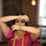 Kalpika Ganesh Instagram - Huge shoutout to @loukyas__an_inch_of_gold for assembling this whole set of jewellery look and the saree making this attire astonishing Thanks for the timely help Make up and hair @makeupbykrishnaveni #classicaldance #classical #kuchipudi