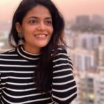 Kalpika Ganesh Instagram - A lil more from the sunset series 🖤🤍🖤 @krishnashanthim was my ear ring pairing decent or weird ?? Done different justice with your earrings?? #sunset #candid #bnw #blackandwhite #stripes #nomakeup #noedit #nofilter #phoneclick #shotoniphone #jhumkas #contemporary