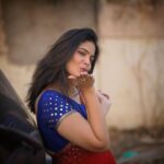 Kalpika Ganesh Instagram - Some love for you Monday Blues #mondayblues #love #mondaymotivation #momdaymorning #glasswork #saree #candid