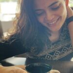 Kalpika Ganesh Instagram - Was your cup of coffee as delicious as mine❤️ And this amazing candid captures by @dancewithkenny