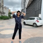 Kalpika Ganesh Instagram - When climate leaves us no option Other than capturing on our exit And also when all my friends turn in beautiful photographers Aa kick ee vere abba sidappa🥰 @_anita_priya time to take photography seriously papa🤗 #iphoneclicks #phoneclicks #iphonexr #climate #weather #breeze #pathway #amb Sarath City Capital Mall