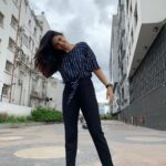 Kalpika Ganesh Instagram - When climate leaves us no option Other than capturing on our exit And also when all my friends turn in beautiful photographers Aa kick ee vere abba sidappa🥰 @_anita_priya time to take photography seriously papa🤗 #iphoneclicks #phoneclicks #iphonexr #climate #weather #breeze #pathway #amb Sarath City Capital Mall